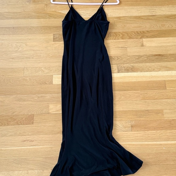 x REVOLVE Slip Fishtail Dress in Black
Norma Kamali size small - Picture 10 of 16